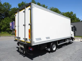 MAN Tgl kontener chłodnia 11 palet 180KM 358100 - bok zabudowy