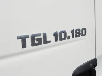 MAN Tgl kontener chłodnia 11 palet 180KM 358100 - kokpit