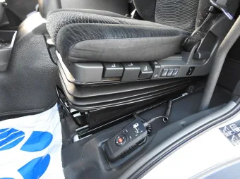 Mercedes Atego kontener chłodnia 16 palet 240KM 070164 - fotel kierowcy