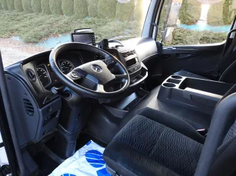 Mercedes Atego kontener chłodnia 16 palet 240KM 070164 - srodek