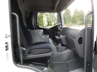 Mercedes Atego kontener winda 18 palet 240KM 929526 - zewnatrz