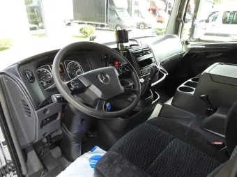 Mercedes Atego skrzynia plandeka 16 palet 230KM 859917 - środek