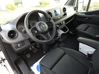 Mercedes Sprinter brygadówka 140KM 373346 - srodek