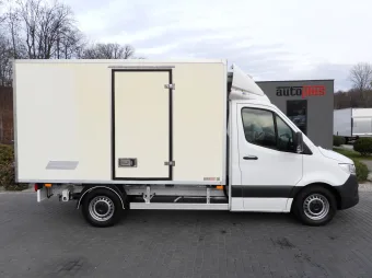 Mercedes Sprinter kontener chłodnia 140KM 001469 - bok prawy