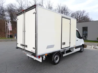 Mercedes Sprinter kontener chłodnia 140KM 001469 - bok zabudowy