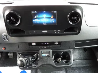 Mercedes Sprinter kontener chłodnia 140KM 001469 - detal