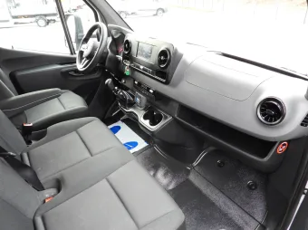 Mercedes Sprinter kontener chłodnia 140KM 001469 - drzwi