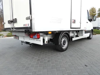 Mercedes Sprinter kontener chłodnia 140KM 001469 - kabina