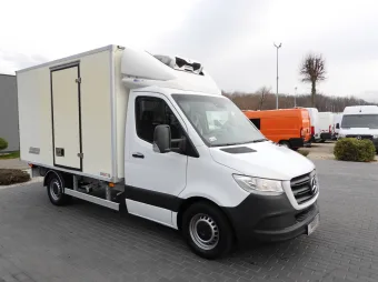 Mercedes Sprinter kontener chłodnia 140KM 001469 - przod prawy