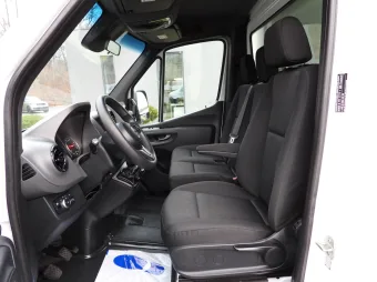Mercedes Sprinter kontener chłodnia 140KM 001469 - radio