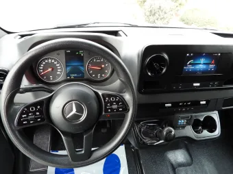 Mercedes Sprinter kontener chłodnia 140KM 001469 - radio
