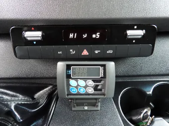 Mercedes Sprinter kontener chłodnia 140KM 001469 - schowki