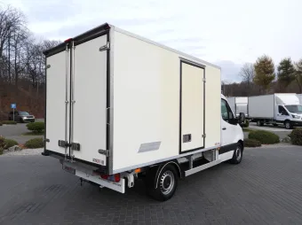 Mercedes Sprinter kontener chłodnia 140KM 001469 - tyl