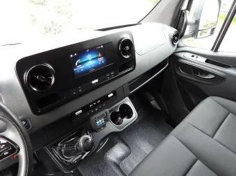 Mercedes Sprinter kontener chłodnia 140KM 001469 - wnetrze