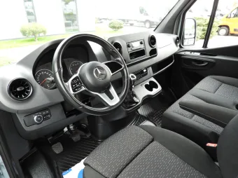 Mercedes Sprinter skrzynia 8 palet 150KM 199453 - srodek