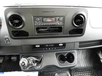 Mercedes Sprinter skrzynia 8 palet 150KM 199453 - wyposazenie