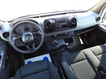 Mercedes Sprinter brygadówka 165KM 121052 - radio