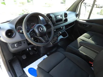 Mercedes Sprinter brygadówka 165KM 121052 - srodek