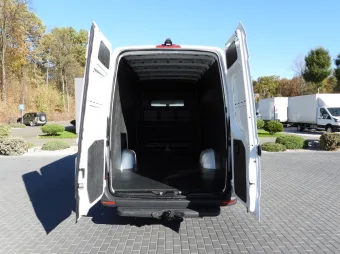 Mercedes Sprinter brygadówka 160KM 173946 - tyl zabudowy