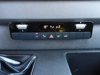 Mercedes Sprinter brygadówka 165KM 121052 - wnetrze