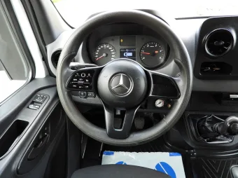Mercedes Sprinter skrzynia plandeka 10 palet 160KM 062040 - detal