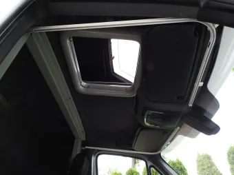 Mercedes Sprinter skrzynia plandeka 10 palet 165KM 117462 - drzwi