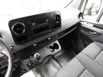 Mercedes Sprinter skrzynia plandeka 8 palet 160KM 003300 - fotele