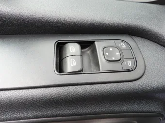 Mercedes Sprinter skrzynia plandeka 8 palet 160KM 003300 - kierownica