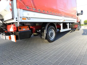 Mercedes Sprinter skrzynia plandeka 8 palet 160KM 175183 - kokpit