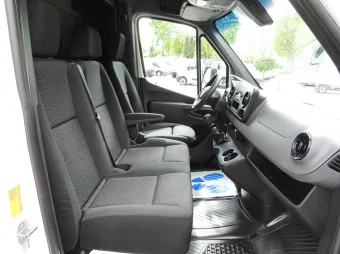 Mercedes Sprinter skrzynia plandeka 8 palet 160KM 003300 - konsola