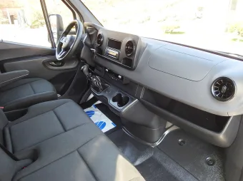 Mercedes Sprinter skrzynia plandeka 10 palet 165KM 086618 - konsola
