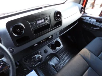 Mercedes Sprinter skrzynia plandeka 8 palet 160KM 175183 - konsola
