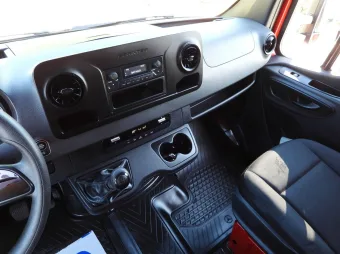 Mercedes Sprinter skrzynia plandeka 8 palet 160KM 175430 - konsola