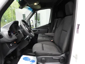 Mercedes Sprinter skrzynia plandeka 8 palet 160KM 003300 - radio