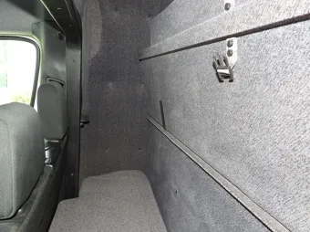Mercedes Sprinter skrzynia plandeka 8 palet 160KM 003300 - schowki