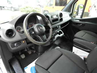 Mercedes Sprinter skrzynia plandeka 10 palet 160KM 062040 - srodek