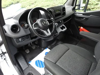 Mercedes Sprinter skrzynia plandeka 10 palet 165KM 117462 - srodek