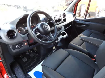 Mercedes Sprinter skrzynia plandeka 8 palet 160KM 175183 - srodek