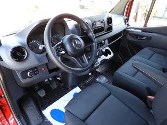 Mercedes Sprinter skrzynia plandeka 8 palet 160KM 175432 - srodek