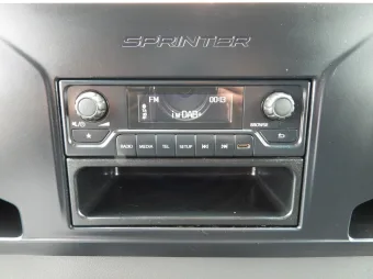 Mercedes Sprinter skrzynia plandeka 8 palet 160KM 003300 - wnetrze