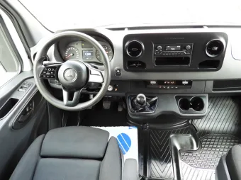Mercedes Sprinter skrzynia plandeka 10 palet 160KM 062040 - wnetrze