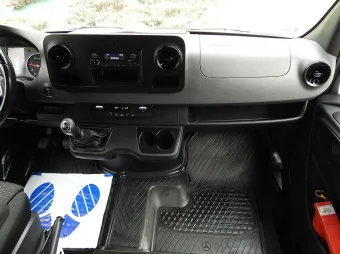 Mercedes Sprinter skrzynia plandeka 10 palet 165KM 117462 - wnetrze