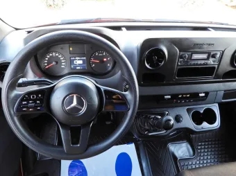 Mercedes Sprinter skrzynia plandeka 8 palet 160KM 175183 - wnetrze