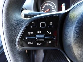 Mercedes Sprinter skrzynia plandeka 8 palet 160KM 175430 - wnetrze