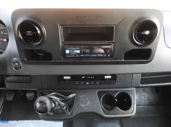 Mercedes Sprinter skrzynia plandeka 10 palet 165KM 086618 - wyposazenie