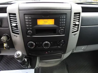 Mercedes Sprinter wywrotka trojstronna 160KM 4186 - fotele