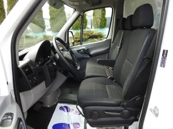 Mercedes Sprinter wywrotka trojstronna 160KM 4186 - siedzenia