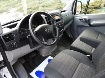 Mercedes Sprinter wywrotka trojstronna 160KM 4186 - srodek