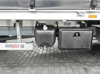 Mercedes Sprinter skrzynia plandeka 10 palet 170KM 184570 - detal