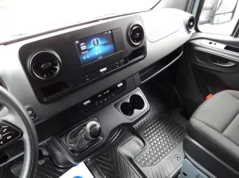 Mercedes Sprinter skrzynia plandeka 10 palet 170KM 184570 - detal